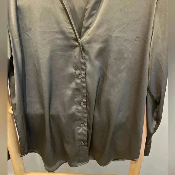 ✨H&M Dark Gray Silky Button down blouse size medium - Picture 9 of 9